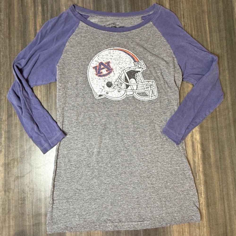 Vintage to a Tee GG Auburn Tigers Football Helmet Raglan Top Small